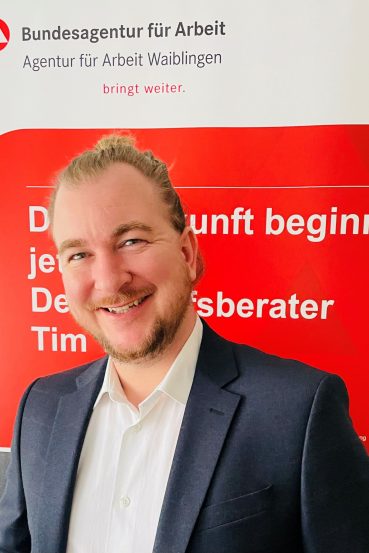 Homepage_Bild_Berufsberater_Tim-Voellmer-scaled-1